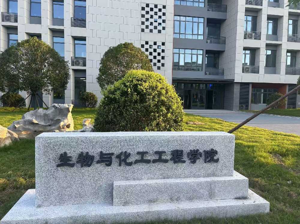 金寨县扬州职业大学体育场高杆灯项目